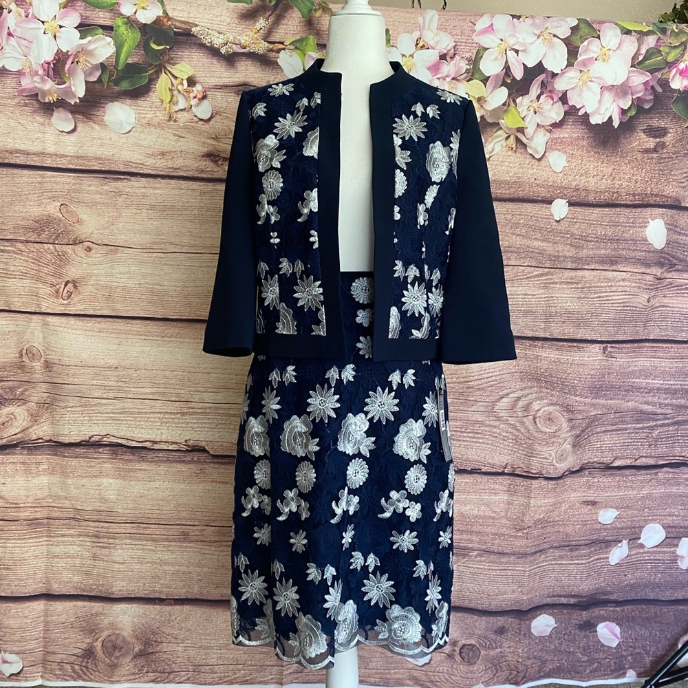 Tahari Suit Navy Size 6